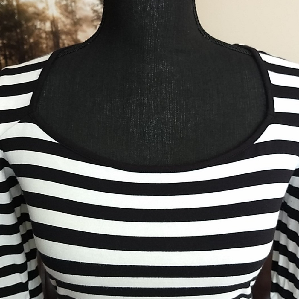 Guess Open Back Shirt‎ - Picture 2 of 9